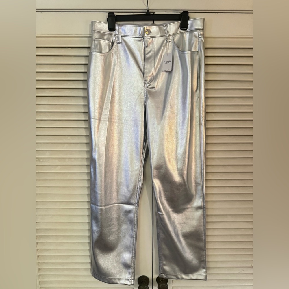 NWT ABERCROMBIE THE 90’s STRAIGHT ULTRA HI-RISE VEGAN LEATHER SILVER JEANS SZ 14